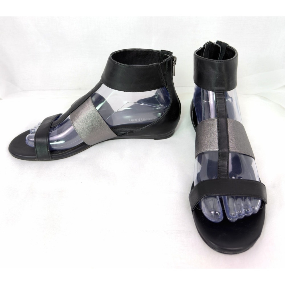 Calvin Klein Sage Flat T Strap Sandals Black Gunmetal Leather Womens 8M Zip Back